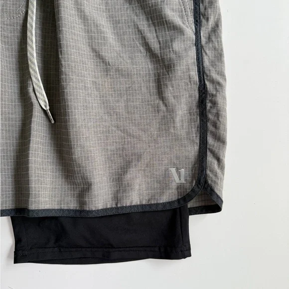 Vuori Stockton Shorts Mens Medium M Compression Lined Running Gray Check Black - Picture 5 of 10